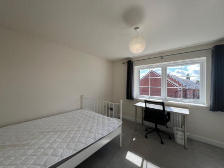 4 bedroom Semi-detached house to let in Brambling Avenue, Coventry, CV4