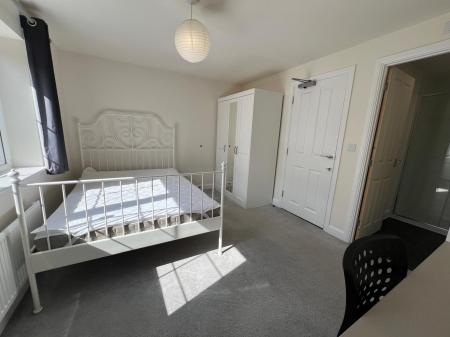 4 bedroom Semi-detached house to let in Brambling Avenue, Coventry, CV4