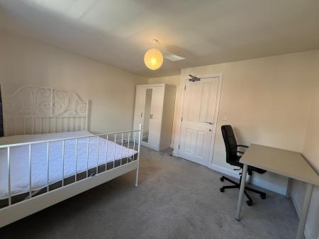 4 bedroom Semi-detached house to let in Brambling Avenue, Coventry, CV4