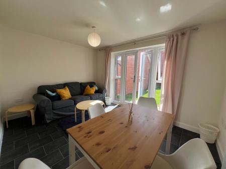 4 bedroom Semi-detached house to let in Brambling Avenue, Coventry, CV4