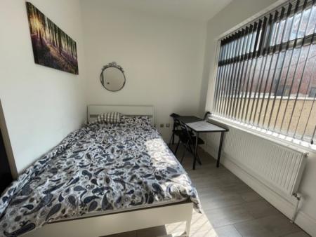 1 bedroom Studio flat to let in Albany Road, Earlsdon, Coventry, CV5