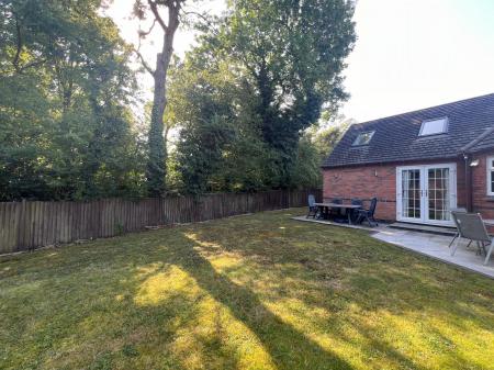 1 bedroom Semi-detached house to let in Cryfield Heights, Coventry, CV4