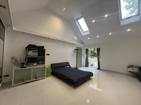 1 bedroom Semi-detached house to let in Cryfield Heights, Coventry, CV4