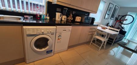 1 bedroom House share to let in Earlsdon Avenue North, Coventry, CV5