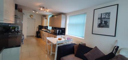 1 bedroom House share to let in Earlsdon Avenue North, Coventry, CV5