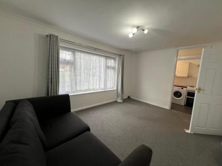 1 bedroom Flat to let in Fenside Avenue, Coventry, CV3