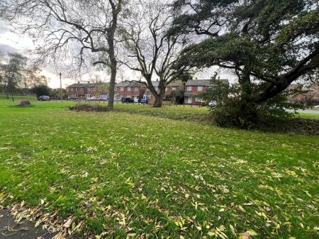 1 bedroom Flat to let in Fenside Avenue, Coventry, CV3