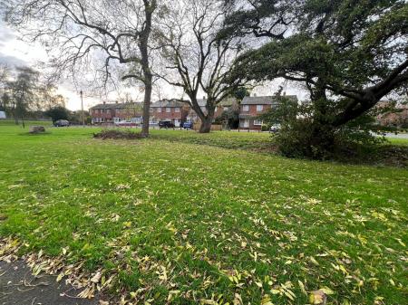 1 bedroom Flat to let in Fenside Avenue, Coventry, CV3