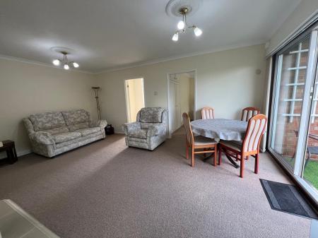 2 bedroom Flat to let in Suffolk Court, Coventry, CV5