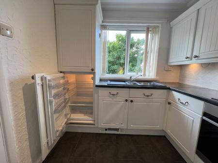 2 bedroom Flat to let in Suffolk Court, Coventry, CV5