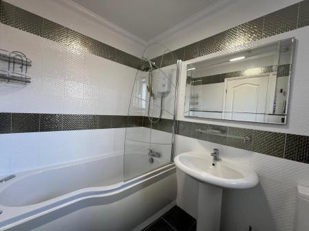 2 bedroom Flat to let in Suffolk Court, Coventry, CV5