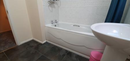 3 bedroom Semi-detached house to let in Gillquart Way, Coventry, CV1