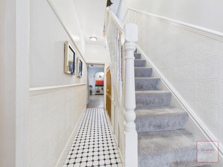 3 bedroom Terraced House for sale in Gainsborough Road, Crewe, CW2