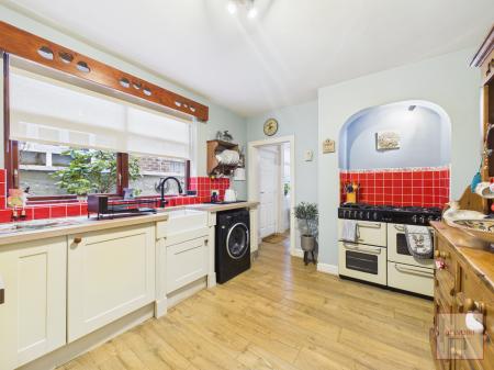 3 bedroom Terraced House for sale in Gainsborough Road, Crewe, CW2