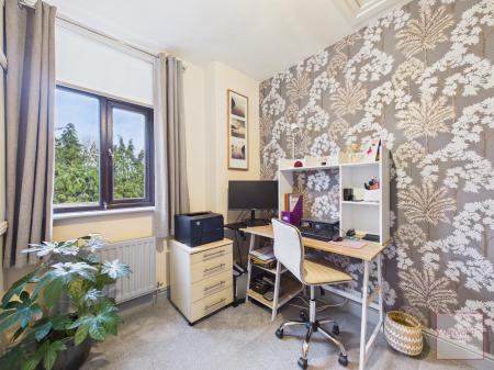 3 bedroom Terraced House for sale in Gainsborough Road, Crewe, CW2