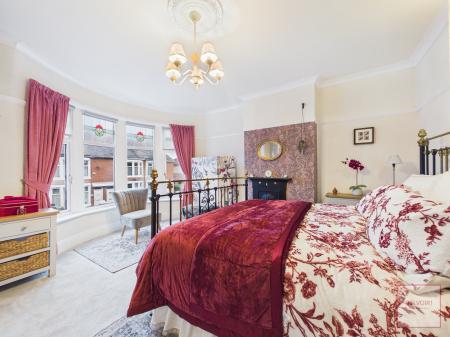 3 bedroom Terraced House for sale in Gainsborough Road, Crewe, CW2