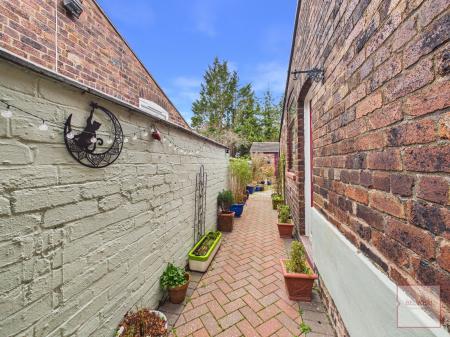 3 bedroom Terraced House for sale in Gainsborough Road, Crewe, CW2