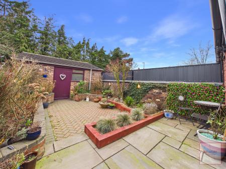 3 bedroom Terraced House for sale in Gainsborough Road, Crewe, CW2