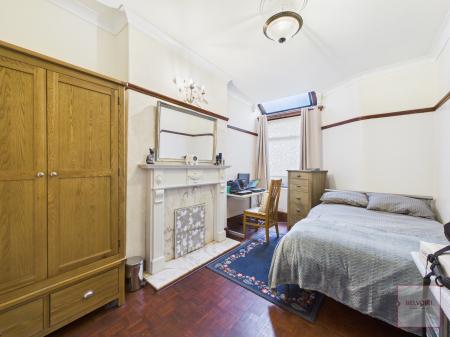 3 bedroom Terraced House for sale in Gainsborough Road, Crewe, CW2