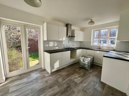 3 bedroom Semi-detached house to let in Golden Hill, Weston, CW2