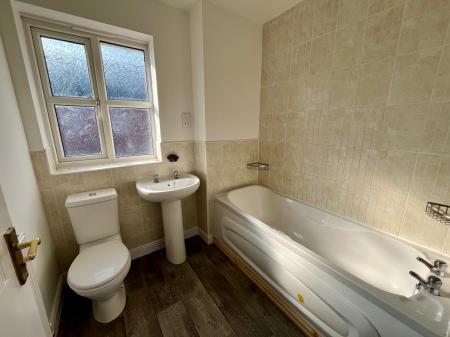 3 bedroom Semi-detached house to let in Golden Hill, Weston, CW2