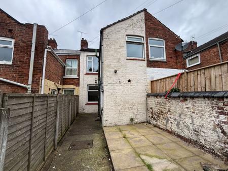 2 bedroom Terraced House to let in Bridle Road, Crewe, CW2