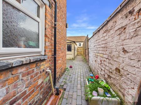3 bedroom Terraced House for sale in Richmond Road, Crewe, CW1