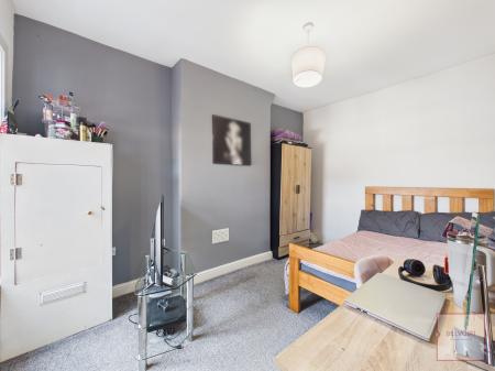 3 bedroom Terraced House for sale in Richmond Road, Crewe, CW1