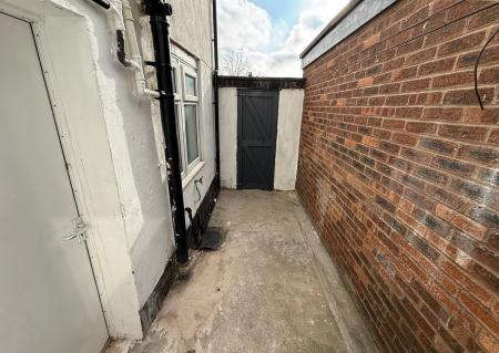1 bedroom Commercial Property to let in Nantwich Road, Crewe, CW2