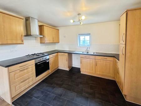 2 bedroom Flat to let in Blount Close, Crewe, CW1