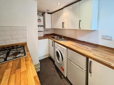 1 bedroom Flat to let in Market Street, Crewe, CW1