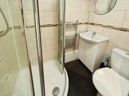 1 bedroom Flat to let in Market Street, Crewe, CW1