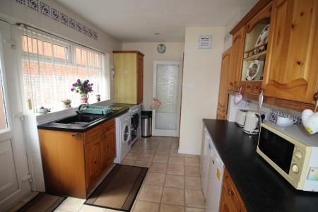 2 bedroom Bungalow for sale in Hunt Avenue, Heanor, DE75