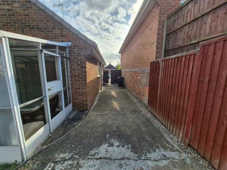 2 bedroom Bungalow for sale in Hunt Avenue, Heanor, DE75