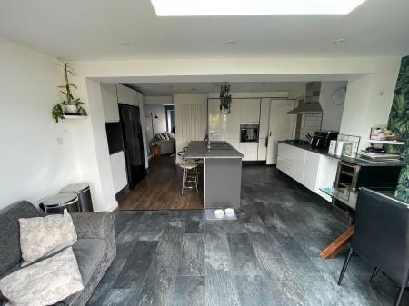 4 bedroom Semi-detached house for sale in Sandy View, Biggleswade, SG18