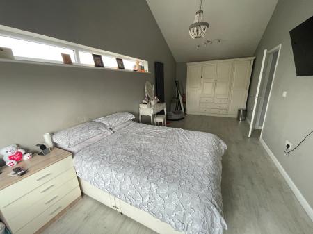 4 bedroom Semi-detached house for sale in Sandy View, Biggleswade, SG18