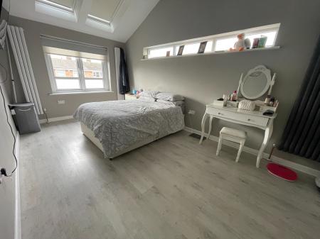 4 bedroom Semi-detached house for sale in Sandy View, Biggleswade, SG18