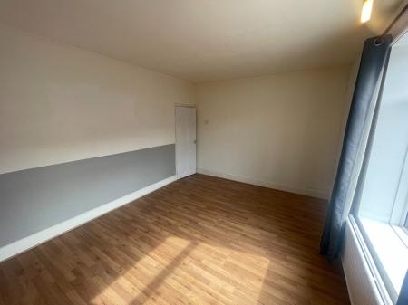 1 bedroom Flat to let in Ray Street, Heanor, DE75