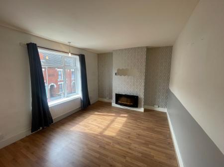 1 bedroom Flat to let in Ray Street, Heanor, DE75