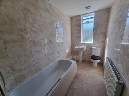 3 bedroom Terraced House to let in Greenhills Road, Eastwood, NG16