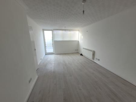 3 bedroom Flat to let in Valley Drive, Newthorpe, NG16