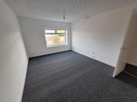 3 bedroom Flat to let in Valley Drive, Newthorpe, NG16