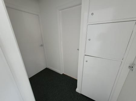 3 bedroom Flat to let in Valley Drive, Newthorpe, NG16