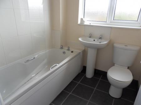 3 bedroom Semi-detached house to let in Ilford Close, Shipley View, Ilkeston, DE7