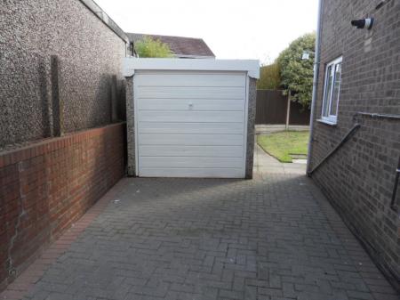 3 bedroom Semi-detached house to let in Ilford Close, Shipley View, Ilkeston, DE7