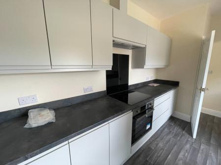 2 bedroom Flat to let in Thorpes Road, Heanor, DE75