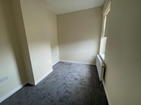 2 bedroom Flat to let in Thorpes Road, Heanor, DE75