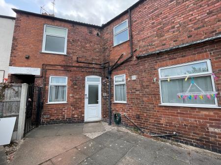 2 bedroom Flat to let in Thorpes Road, Heanor, DE75