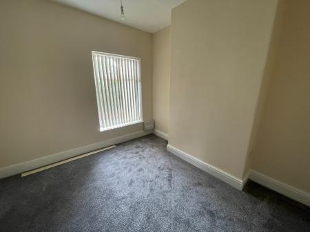 2 bedroom Flat to let in Thorpes Road, Heanor, DE75