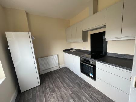 2 bedroom Flat to let in Thorpes Road, Heanor, DE75